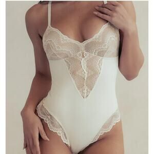 Pinsy XL white Sculpting Lace Shapewear Bodysuit